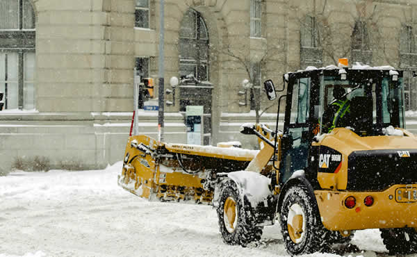 24/7 Commercial Snow Plowing